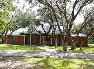 100 Fawn Dr, Shavano Park, TX 78231