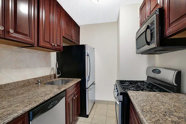 Rented by Level Group | media 1