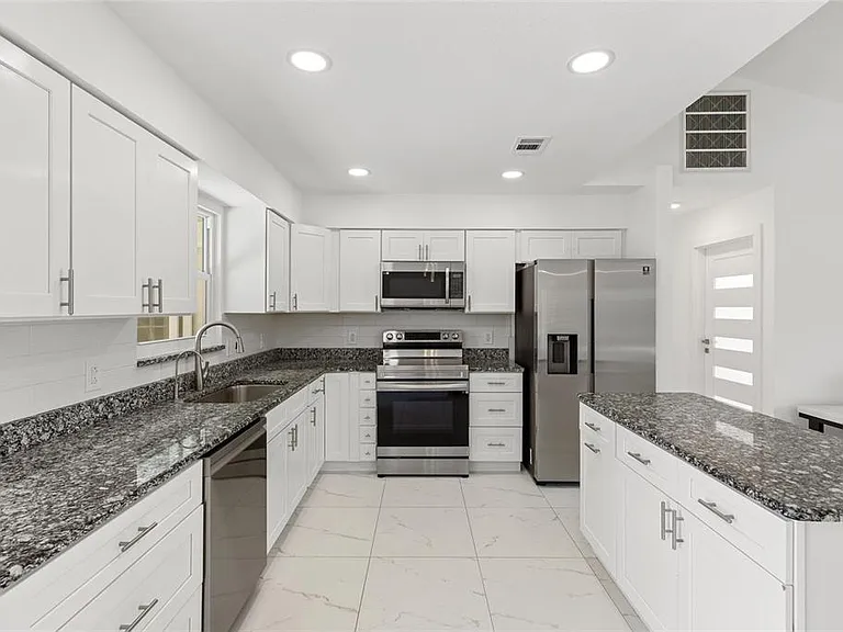 4485 Hansard Ave — Photo 3