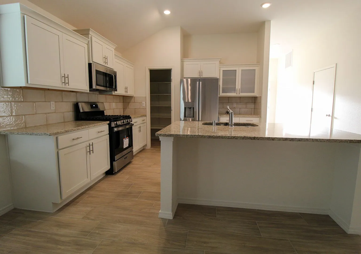 1208 Golden Summer Pl Brand-New 4-Bedroom Home — Photo 4
