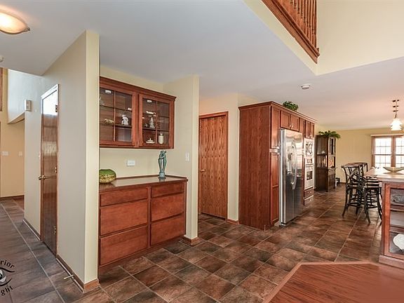 4th image of 3862 Marilyn Dr
