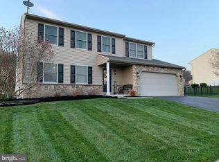 319 Braddock Dr, Etters, PA 17319
