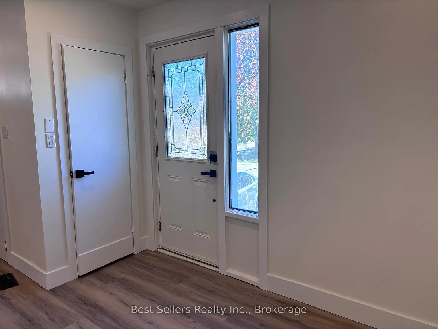 3 bed, $2,300 — Photo 2