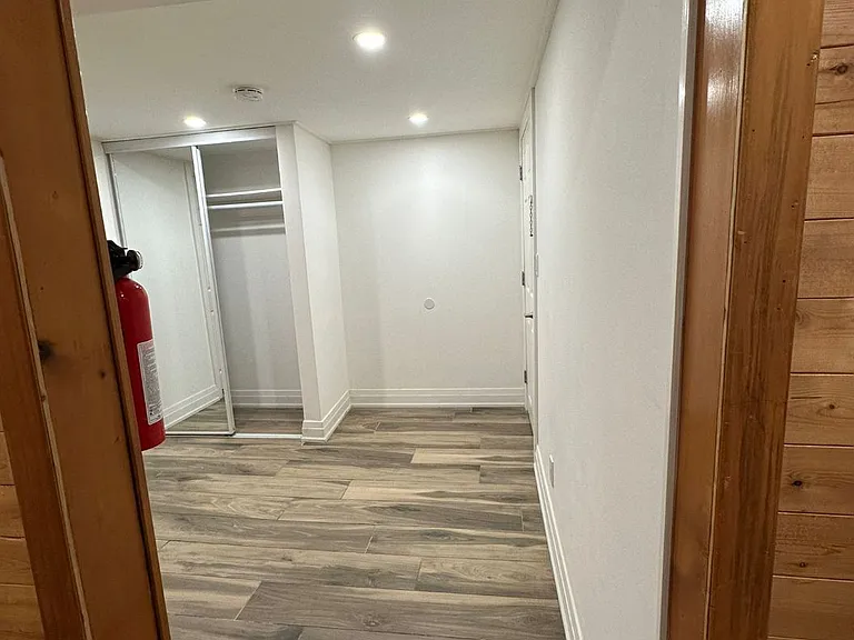 2 Pinemore Cres — Photo 16