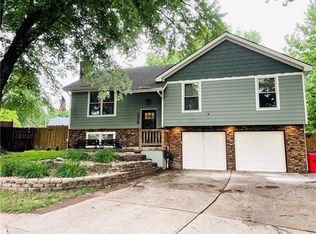 1319 N Osage Village Dr, Independence, MO 64056