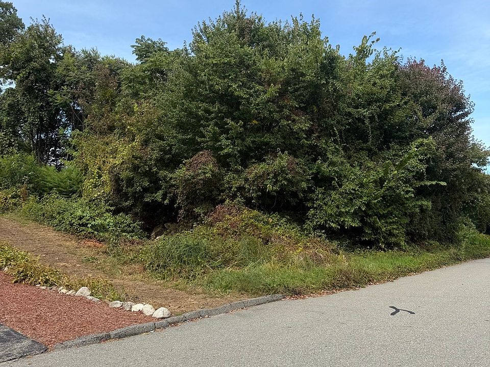 2nd image of 140 Woodridge Rd