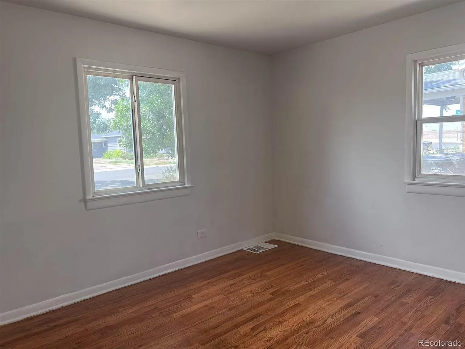 3 bed, 1.0 bath, 947 sqft, $2,400 — Photo 3