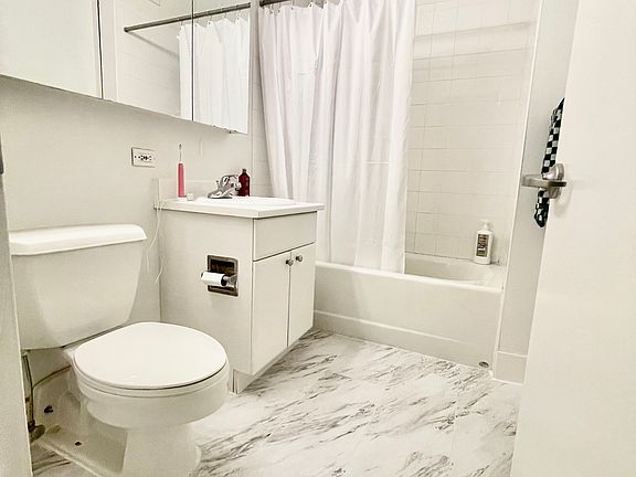 5th image of 99 John St APT 809