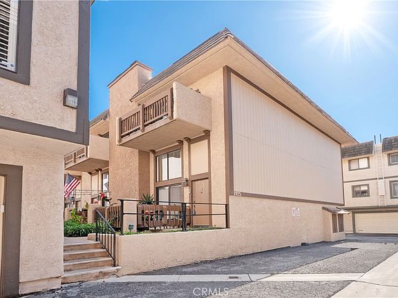 2nd image of 1925 E Huntington