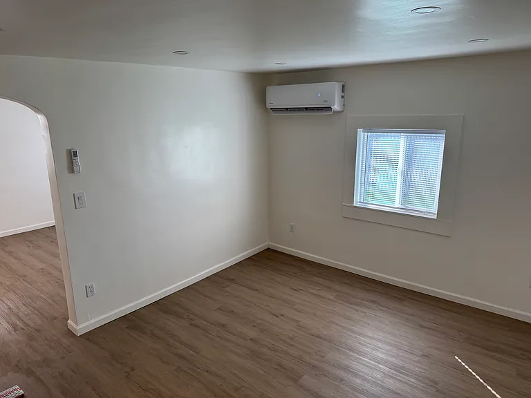 422 S Thor St — Photo 5
