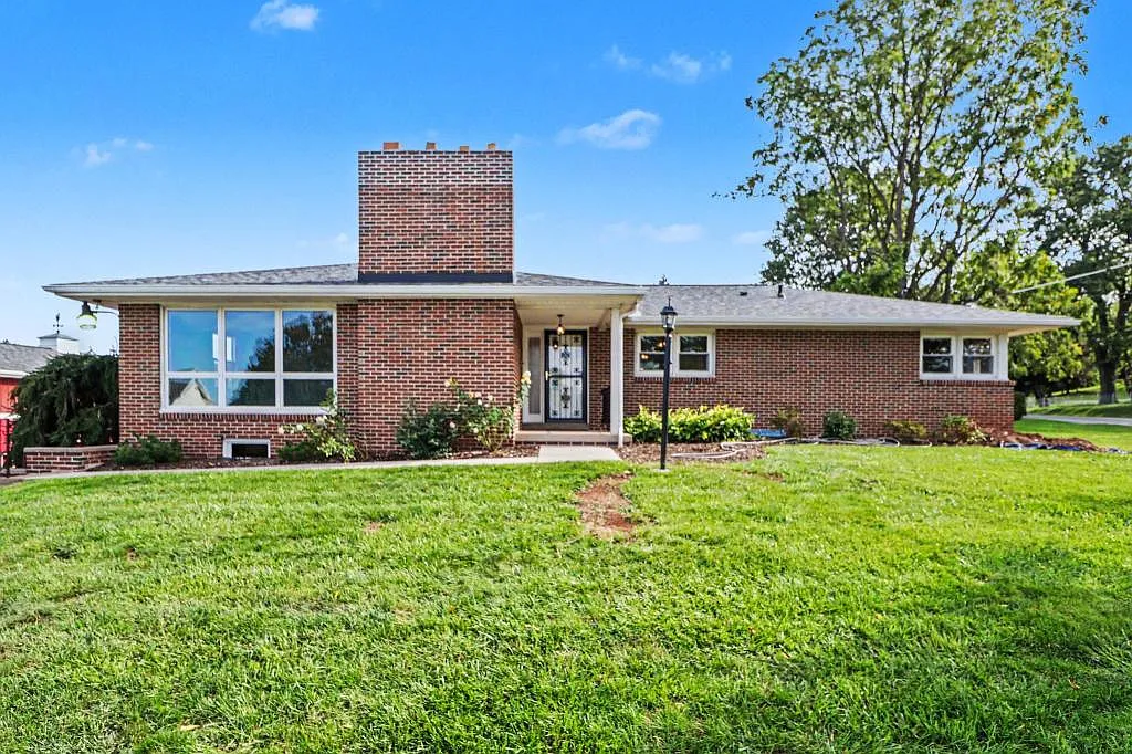831 Limekiln Rd — Photo 1