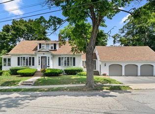 42 Buckingham Rd, North Andover, MA 01845