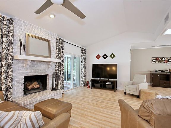 3rd image of 4229 Winderlakes Dr
