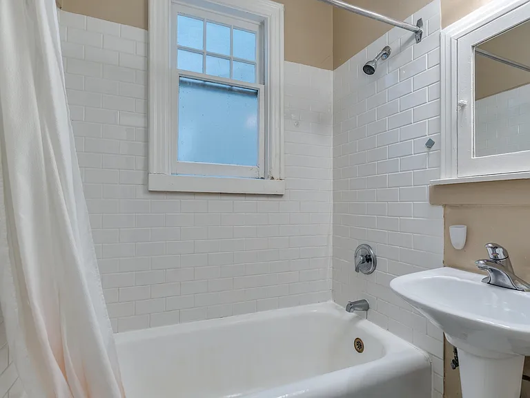 935 Jervis St #11 — Photo 18