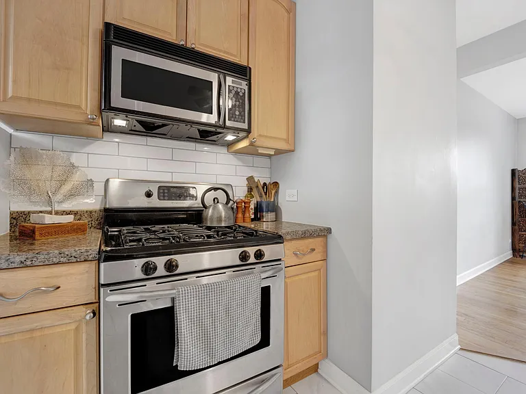 4200 N Sawyer Ave #2 — Photo 11