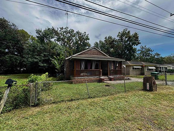4th image of 710 N Merriman Rd.