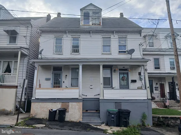 54 Wiggan St, New Philadelphia, PA 17959