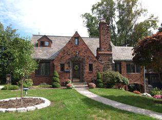 14 Pocono Dr, Pittsburgh, PA 15220