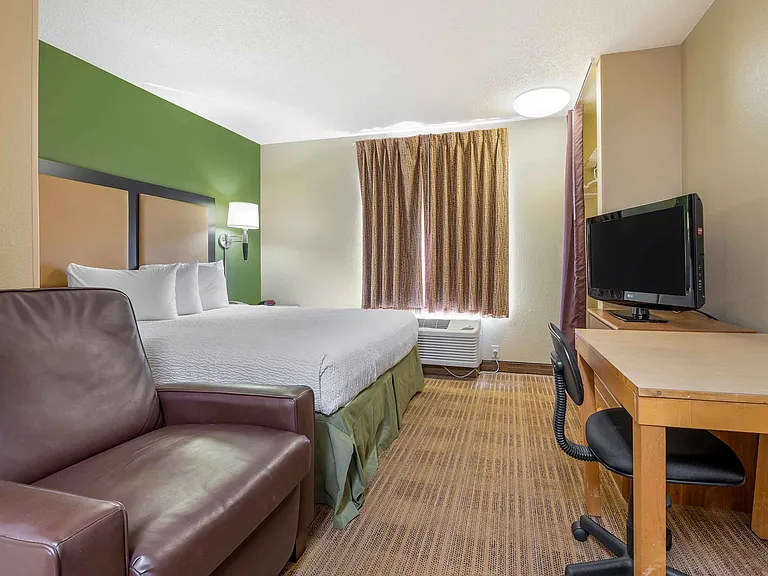 Studio Suite - 1 Queen Bed