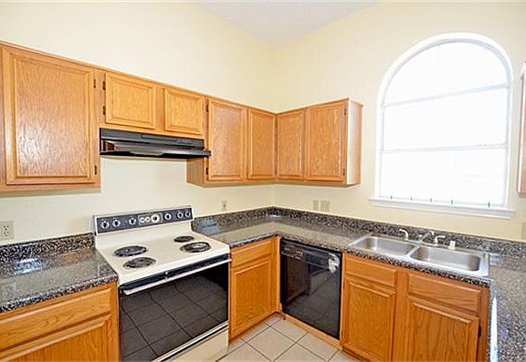 5th image of 4048 Staghorn Cir N