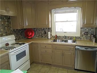 3rd image of 1016 W 72nd St