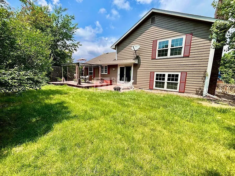 1101 Mansfield Dr — Photo 22
