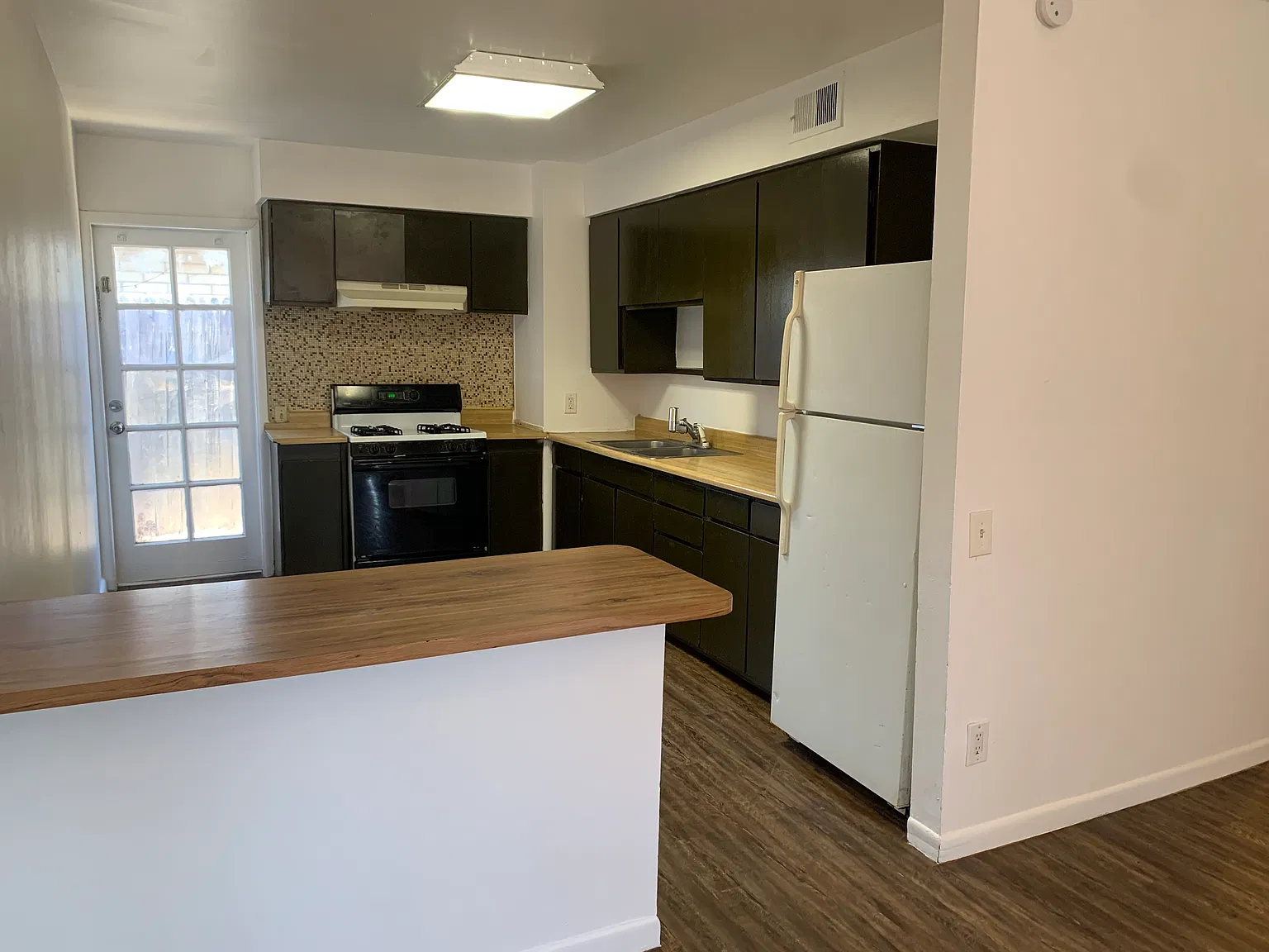 2 bed, 750 sqft, $1,100 — Photo 2