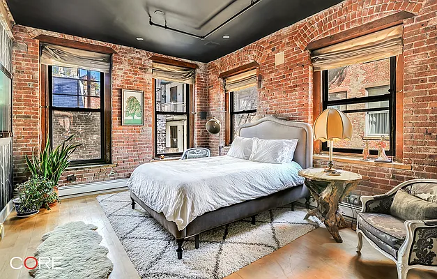 Rented by CORE | media 27