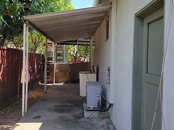 5th image of 936 Sherman St