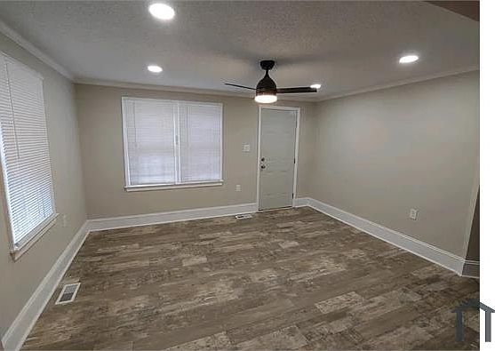 3rd image of 1110 Henderson Ave