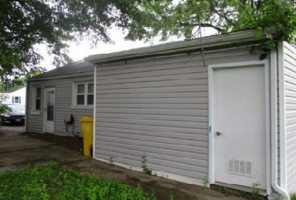 2nd image of 1200 Guildford Rd