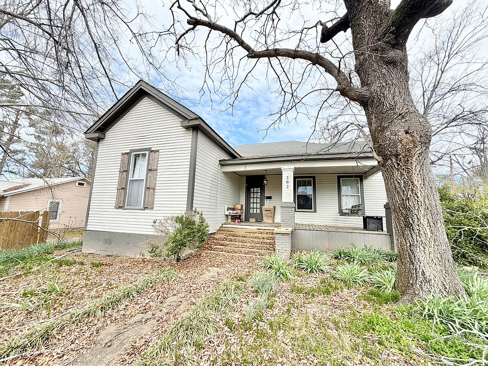 1st image of 202 Davis St