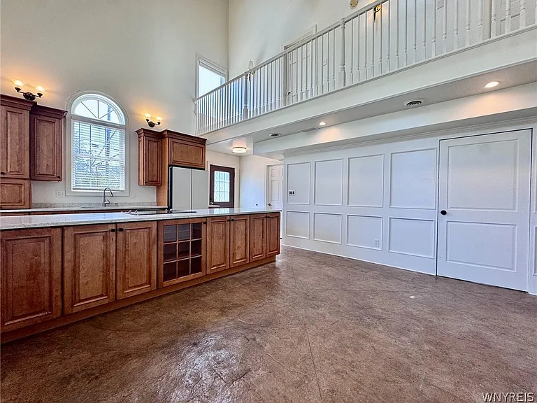 762 Columbus Pkwy — Photo 9