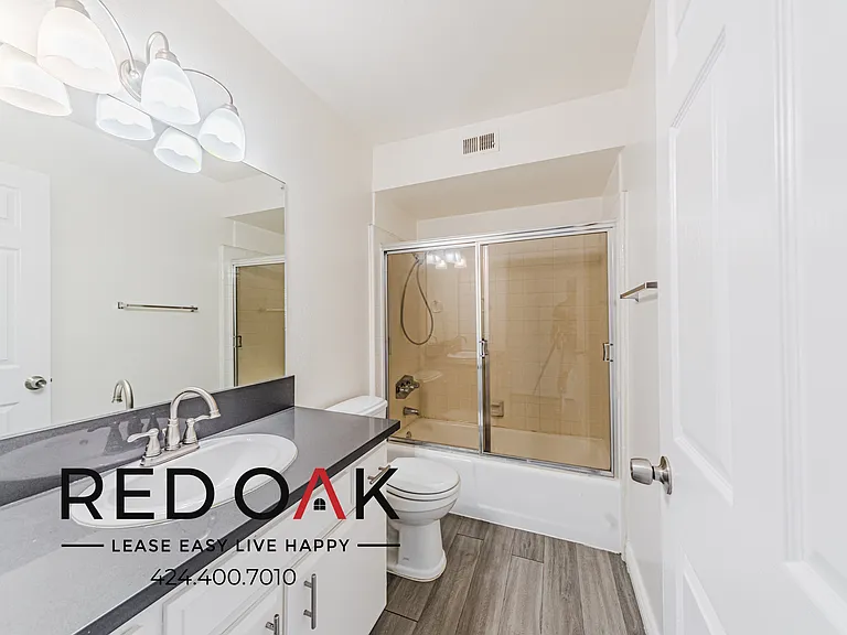 11701 Oxnard St #4 — Photo 18