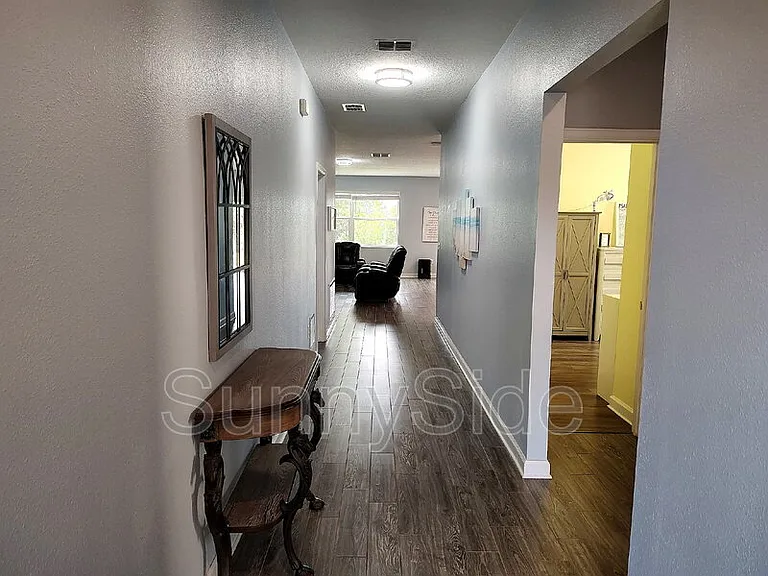 1047 Oak Bluff Dr — Photo 5