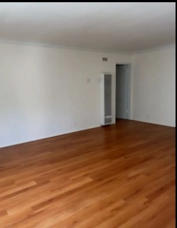 2 bed, 1.0 bath, 900 sqft, $2,495 — Photo 3