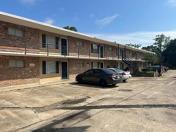 3rd image of 1015 W Pine St