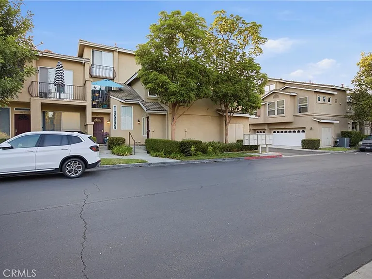 1059 S Positano Ave — Photo 31