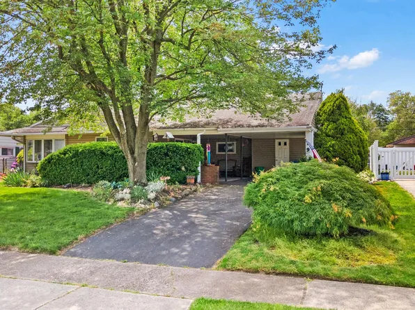 9 Mockorange Ln, Levittown, PA 19054