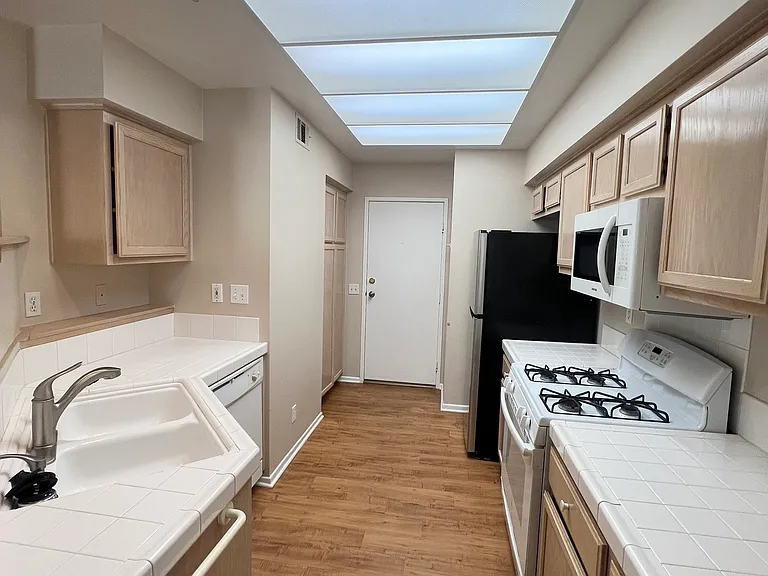 102 Santa Barbara Ct — Photo 6