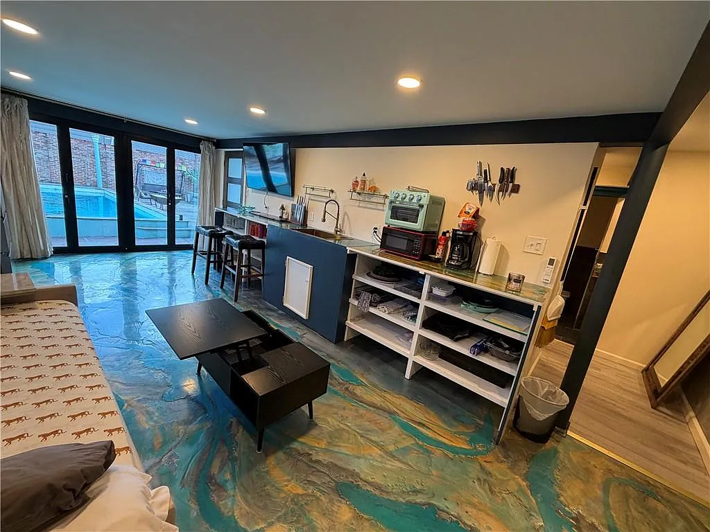 1 bed, 1.5 bath, 850 sqft, $1,650 — Photo 2