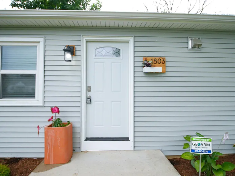 1803 Fairwood Ave — Photo 2