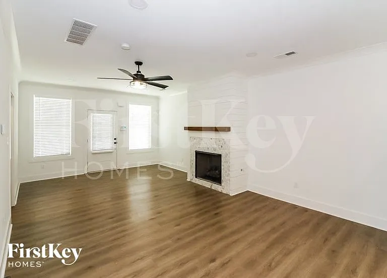 4979 Wilburn Ave — Photo 3