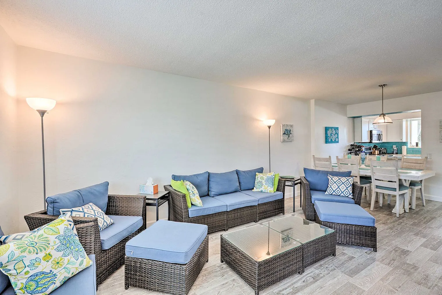 2 bed, 1.0 bath, 1140 sqft, $3,027 — Photo 3