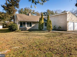 24 Penfield Ln, Sicklerville, NJ 08081