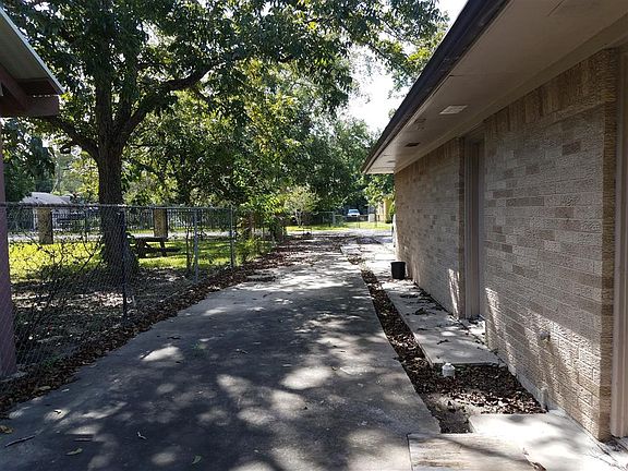 3rd image of 2313 Margaret St