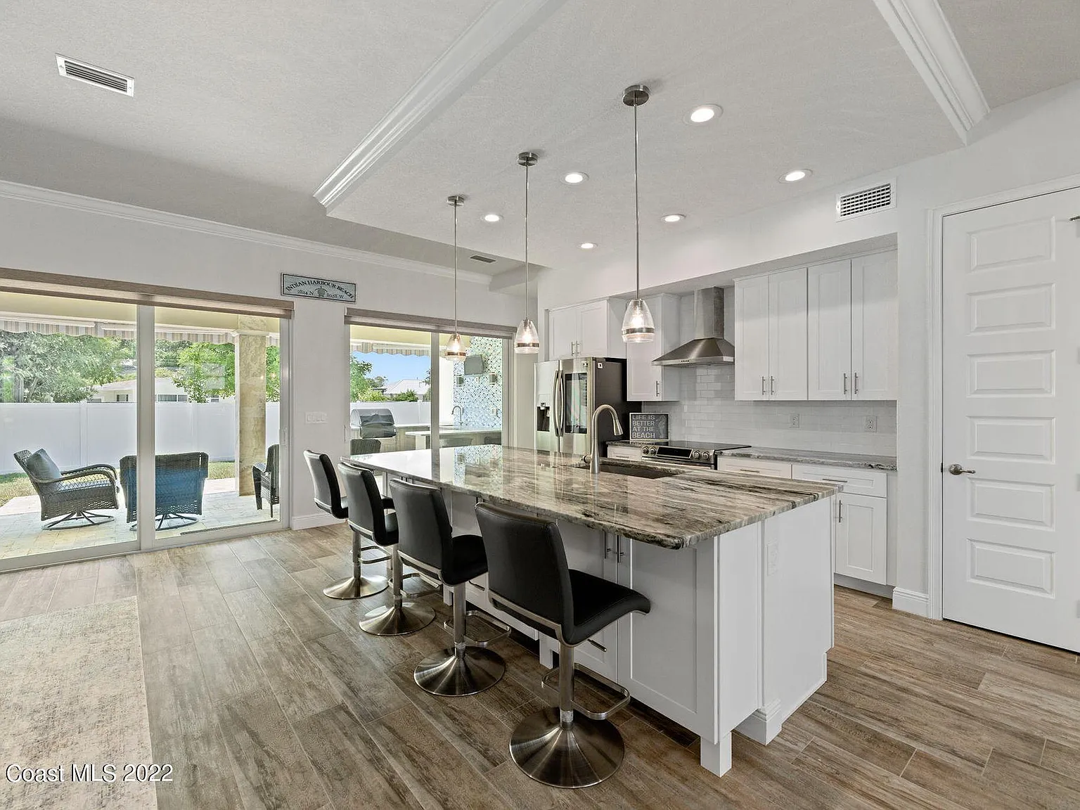 5 bed, 2561 sqft, $9,750 — Photo 3