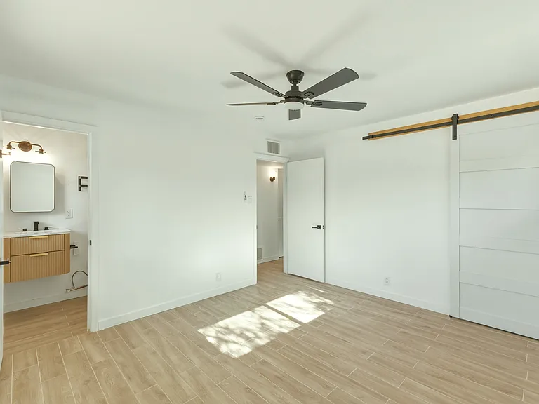 1438 E Sheridan St — Photo 22