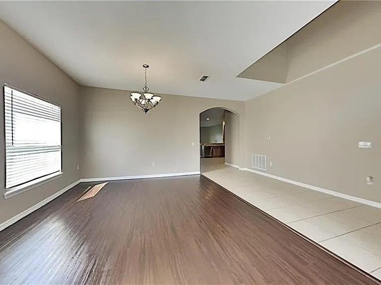 876 Hacienda Cir — Photo 3