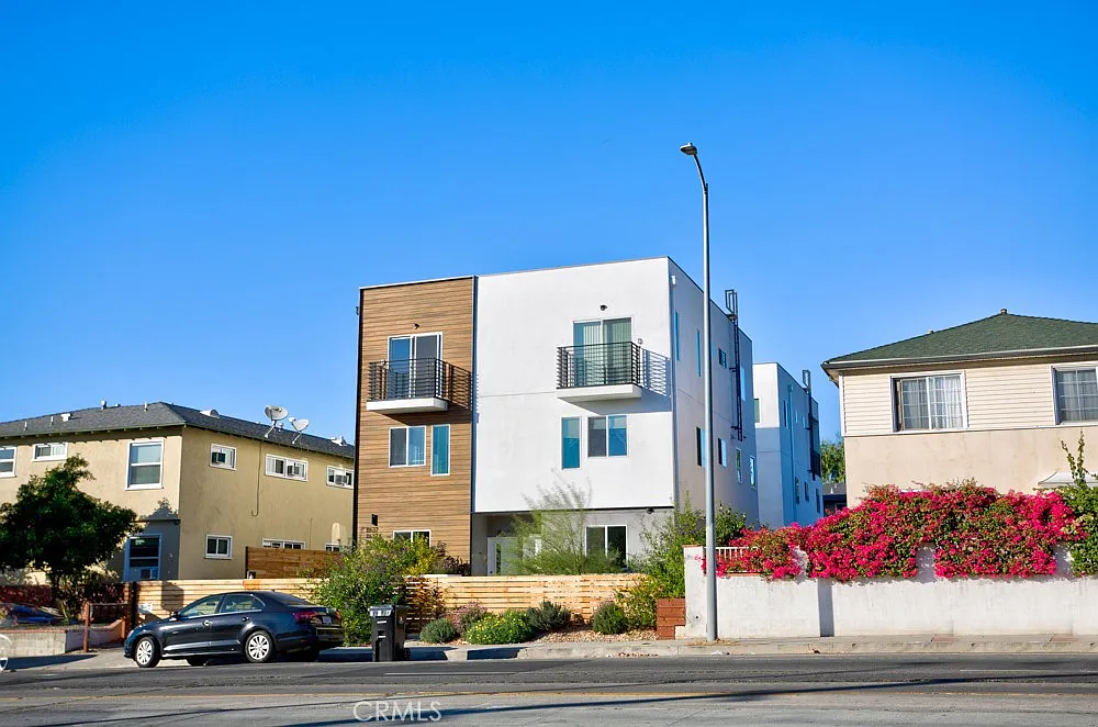 3 bed, 1565 sqft, $3,600 — Photo 2